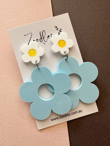 Zoodles Acrylic Statement Dangles - Blue Daisy