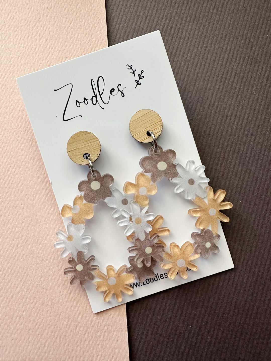 Zoodles Acrylic Dangles - Winter Flower Wreath