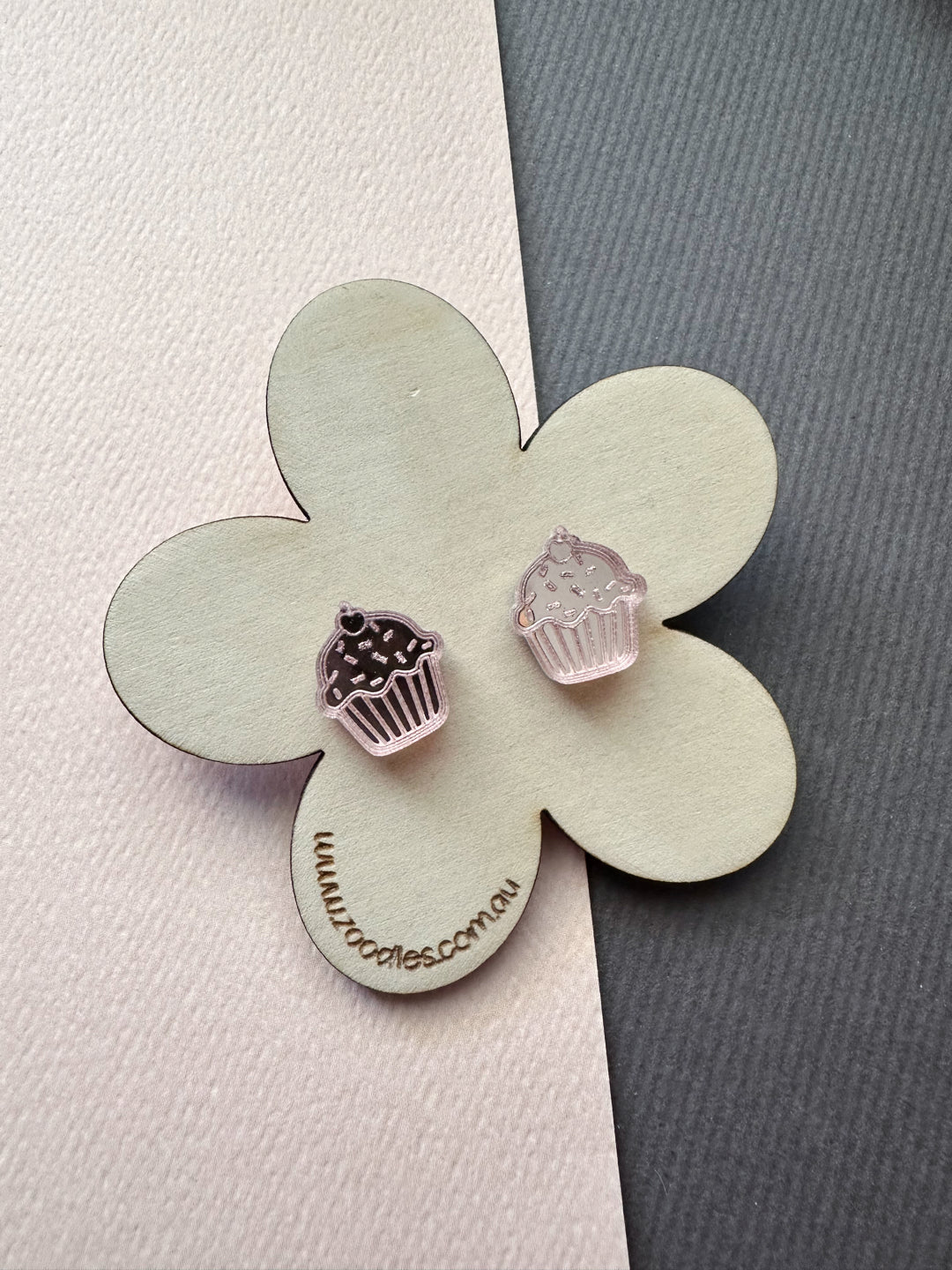 Zoodles Acrylic Mirror Studs on Timber Flower Board - Pink Cupcakes