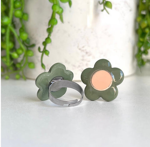 Bush Blossoms Resin Large Ring - Clara Heart