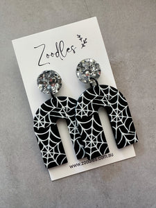 Zoodles Acrylic Halloween Dangles - Chunky Spiderweb Arch