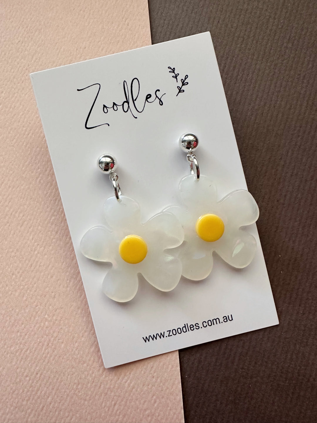 Zoodles Acrylic Dangles - Daisies